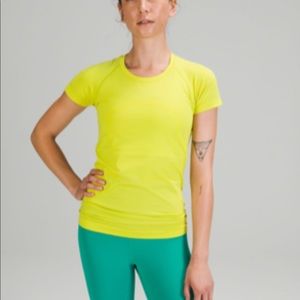 Swiftly Tech Short Sleeve Shirt 2.0
Color: Yellow Serpentine
Size: 6